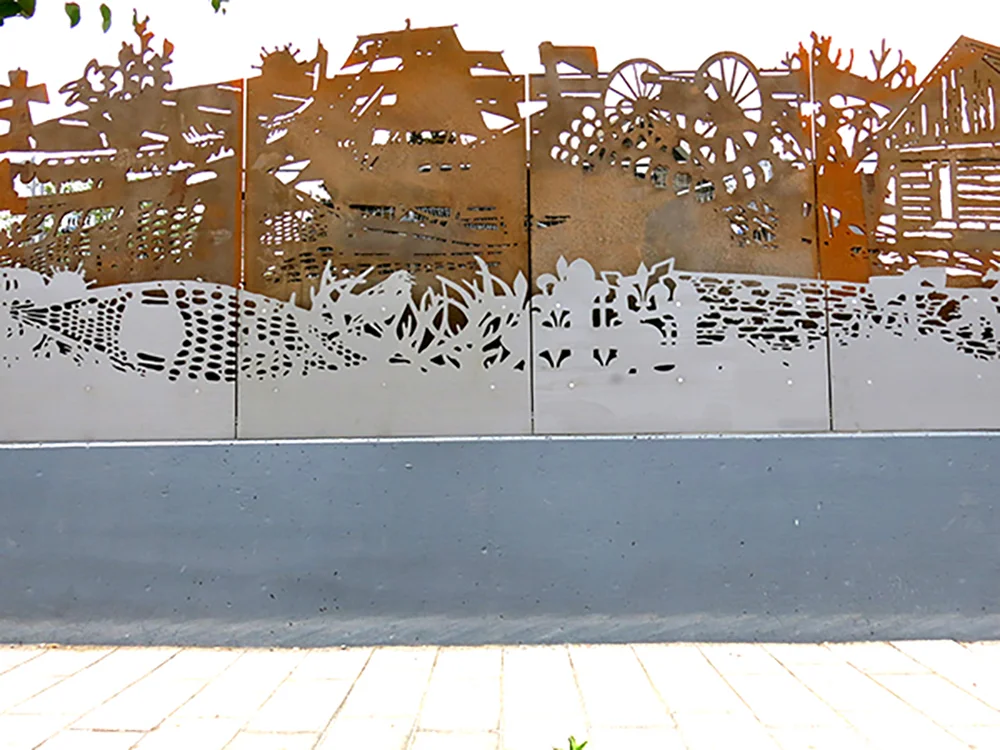 Site Specific — Marianne Lovink